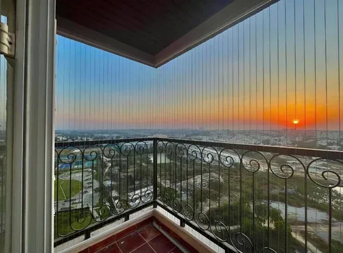 Invisible grill balcony dipasang kemas untuk kondominium di Kuala Lumpur