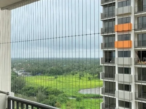 Invisible grill for windows dipasang pada tingkap rumah moden.