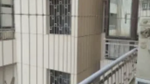 Kabel balcony invisible grill pada pagar balkoni apartmen tinggi